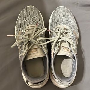 Adidas womens cloudfoam. Size 6.